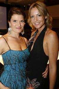 18-09-2006 SHOWBIZZ; SHEILA DE VRIES EN EEN JOINT VENTURE MET L OREAL TESAMEN OP DE CATWALK. De show voerde de naam Sheila de Vries, de collectie droeg kwaliteit uit met verfrissende kleuren waaronder veel de andere kleur zwart namelijk blauw.De prachtige show was voor de eerste keer in de Hotels van Oranje te Noordwijk.Wederom veel bewondering voor Sheila de Vries en haar team. Ook vandaag veel lovende woorden in de Nederlandese Media over de show van Sheila. 
foto: Albert den Iseger