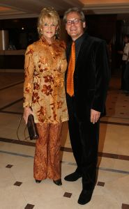 18-09-2006 SHOWBIZZ; SHEILA DE VRIES EN EEN JOINT VENTURE MET L OREAL TESAMEN OP DE CATWALK. De show voerde de naam Sheila de Vries, de collectie droeg kwaliteit uit met verfrissende kleuren waaronder veel de andere kleur zwart namelijk blauw.De prachtige show was voor de eerste keer in de Hotels van Oranje te Noordwijk.Wederom veel bewondering voor Sheila de Vries en haar team. Ook vandaag veel lovende woorden in de Nederlandese Media over de show van Sheila. 
foto: Albert den Iseger