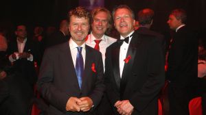 04-09-2006 SHOWBIZZ; VEERTIENDE EDITIE VAN AMSTERDAM DINER VOOR AIDSBESTRIJDING. Het was dit keer een Koninklijk Amsterdam Diner daar Prinses Mabel en Prins Friso aanwezig waren en zich kostelijk vermaakten tussen de vele gasten. De 1300 gasten genoten van veel life muziek van o.a.Angela Groothuizen,Ronnie Tober,Vulcano,Denise Jannah,Sandra Reemer, Liesbeth List en Ramses Shaffy en uit Amerika The Gibson Brothers.De avond begon met een emotioneel op treden van Ramses Shaffy die iedereen kippevel bezorgde. Robert Weyhenke de initiatiefnemer  van dit gala  kan terug kijken op een zeer geslaagde avond met een opbrengst van 460.000 euro voor de bestrijding van aids. Vele prominente gasten waren de gehele avond aanwezig namelijk: Boris Dittrich-Estelle Gullit-Tom Westenmeijer-Mart Visser-Frans Molenaar-Addy van den Krommenacker-Marisa Polin-Hans Hoogervorst-Ans en Sigrid Markus-Frits Wester-Leotien Borsato en Leco van Zadelhoff-Neelie Smit Kroes-Barbara de Loor-Jan Driessen-Mark Rutte-Tineke Verburg-Evert Santegoeds-Michiel en Pauline Mol-Ed Nijpels-John Jaakke-Ada Kok- Joop Wijn en natuurlijk Prins Friso en Prinses Mabel die maar niet genoeg konden krijgen van alle aandacht en genoten daarvan ook met volle teugen. Al met al een zeer geslaagde avond voor het goede doel.
foto: Albert den Iseger.