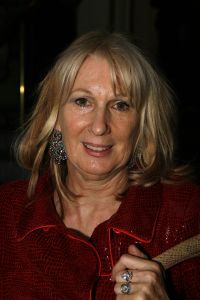 11-09-2006 SHOWBIZZ; FRANS MOLENAAR WEER MOOI EN VERRASSEND. De grootmeester van de haute couture in Nederland was weer verrassend en smaakvol. De mode van Molenaar was er een met strakke lijnen en geen gefrommel met stofjes of lintjes.Een creatie van Molenaar is het geld dik waard zo zei en liefhebster.Vele vips waren weer aanwezig in het te drukke Amstel hotel die eens moet gaan nadenken over een goed werkende airco. De show was top en na de show was de bitterbal natuurlijk geen verrassing meer. Frans Molenaar still going very strong.
foto: Albert den Iseger.