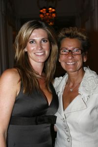 11-09-2006 SHOWBIZZ; FRANS MOLENAAR WEER MOOI EN VERRASSEND. De grootmeester van de haute couture in Nederland was weer verrassend en smaakvol. De mode van Molenaar was er een met strakke lijnen en geen gefrommel met stofjes of lintjes.Een creatie van Molenaar is het geld dik waard zo zei en liefhebster.Vele vips waren weer aanwezig in het te drukke Amstel hotel die eens moet gaan nadenken over een goed werkende airco. De show was top en na de show was de bitterbal natuurlijk geen verrassing meer. Frans Molenaar still going very strong.
foto: Albert den Iseger.