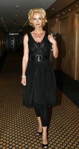 09-09-2006 SHOWBIZZ; MART VISSER COUTURE SHOW WINTER 2006-2007 HILTON AMSTERDAM. De talentvolle designer bracht weer een prachtrige couture show in het overvolle Hilton. Vele BNers waren weer aanwezig en iedereen was weer vol over hetgeen Mart Visser toonde.
foto: Albert den Iseger.