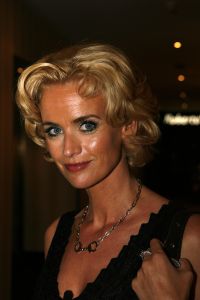 09-09-2006 SHOWBIZZ; MART VISSER COUTURE SHOW WINTER 2006-2007 HILTON AMSTERDAM. De talentvolle designer bracht weer een prachtrige couture show in het overvolle Hilton. Vele BNers waren weer aanwezig en iedereen was weer vol over hetgeen Mart Visser toonde.
foto: Albert den Iseger.