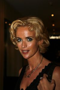 09-09-2006 SHOWBIZZ; MART VISSER COUTURE SHOW WINTER 2006-2007 HILTON AMSTERDAM. De talentvolle designer bracht weer een prachtrige couture show in het overvolle Hilton. Vele BNers waren weer aanwezig en iedereen was weer vol over hetgeen Mart Visser toonde.
foto: Albert den Iseger.