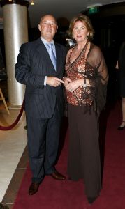 18-09-2006 SHOWBIZZ; SHEILA DE VRIES EN EEN JOINT VENTURE MET L OREAL TESAMEN OP DE CATWALK. De show voerde de naam Sheila de Vries, de collectie droeg kwaliteit uit met verfrissende kleuren waaronder veel de andere kleur zwart namelijk blauw.De prachtige show was voor de eerste keer in de Hotels van Oranje te Noordwijk.Wederom veel bewondering voor Sheila de Vries en haar team. Ook vandaag veel lovende woorden in de Nederlandese Media over de show van Sheila. 
foto: Albert den Iseger