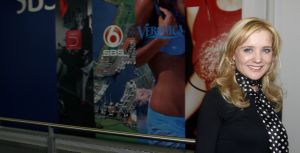 13-09-2006 SHOWBIZZ; SONJA BAKKER EN RENE SPRANGERS IN HET PROGRAMMA JE ECHTE LEEFTIJD. Vanaf 13 September om 21.30 uur op SBS 6 het nieuwe programma van Sonja Bakker  en  cardioloog Rene Sprangers wat draait om  JE ECHTE LEEFTIJD. In je Echte Leeftijd wordt de mensen een spiegel voor gehouden. Vele mensen leven erg ongezond en Sonja en Rene proberen via hun programma daar verandering in te brengen. Zij proberen samen om de kwaliteit van het  leven bij veel Nederlanders naar boven te kunnen bijstellen. Al met al weer een topprogramma bij SBS6.
foto: Albert den Iseger.