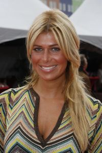 04-09-2006 SHOWBIZZ; VEERTIENDE EDITIE VAN AMSTERDAM DINER VOOR AIDSBESTRIJDING. Het was dit keer een Koninklijk Amsterdam Diner daar Prinses Mabel en Prins Friso aanwezig waren en zich kostelijk vermaakten tussen de vele gasten. De 1300 gasten genoten van veel life muziek van o.a.Angela Groothuizen,Ronnie Tober,Vulcano,Denise Jannah,Sandra Reemer, Liesbeth List en Ramses Shaffy en uit Amerika The Gibson Brothers.De avond begon met een emotioneel op treden van Ramses Shaffy die iedereen kippevel bezorgde. Robert Weyhenke de initiatiefnemer  van dit gala  kan terug kijken op een zeer geslaagde avond met een opbrengst van 460.000 euro voor de bestrijding van aids. Vele prominente gasten waren de gehele avond aanwezig namelijk: Boris Dittrich-Estelle Gullit-Tom Westenmeijer-Mart Visser-Frans Molenaar-Addy van den Krommenacker-Marisa Polin-Hans Hoogervorst-Ans en Sigrid Markus-Frits Wester-Leotien Borsato en Leco van Zadelhoff-Neelie Smit Kroes-Barbara de Loor-Jan Driessen-Mark Rutte-Tineke Verburg-Evert Santegoeds-Michiel en Pauline Mol-Ed Nijpels-John Jaakke-Ada Kok- Joop Wijn en natuurlijk Prins Friso en Prinses Mabel die maar niet genoeg konden krijgen van alle aandacht en genoten daarvan ook met volle teugen. Al met al een zeer geslaagde avond voor het goede doel.
foto: Albert den Iseger.