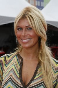 04-09-2006 SHOWBIZZ; VEERTIENDE EDITIE VAN AMSTERDAM DINER VOOR AIDSBESTRIJDING. Het was dit keer een Koninklijk Amsterdam Diner daar Prinses Mabel en Prins Friso aanwezig waren en zich kostelijk vermaakten tussen de vele gasten. De 1300 gasten genoten van veel life muziek van o.a.Angela Groothuizen,Ronnie Tober,Vulcano,Denise Jannah,Sandra Reemer, Liesbeth List en Ramses Shaffy en uit Amerika The Gibson Brothers.De avond begon met een emotioneel op treden van Ramses Shaffy die iedereen kippevel bezorgde. Robert Weyhenke de initiatiefnemer  van dit gala  kan terug kijken op een zeer geslaagde avond met een opbrengst van 460.000 euro voor de bestrijding van aids. Vele prominente gasten waren de gehele avond aanwezig namelijk: Boris Dittrich-Estelle Gullit-Tom Westenmeijer-Mart Visser-Frans Molenaar-Addy van den Krommenacker-Marisa Polin-Hans Hoogervorst-Ans en Sigrid Markus-Frits Wester-Leotien Borsato en Leco van Zadelhoff-Neelie Smit Kroes-Barbara de Loor-Jan Driessen-Mark Rutte-Tineke Verburg-Evert Santegoeds-Michiel en Pauline Mol-Ed Nijpels-John Jaakke-Ada Kok- Joop Wijn en natuurlijk Prins Friso en Prinses Mabel die maar niet genoeg konden krijgen van alle aandacht en genoten daarvan ook met volle teugen. Al met al een zeer geslaagde avond voor het goede doel.
foto: Albert den Iseger.