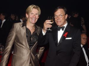 04-09-2006 SHOWBIZZ; VEERTIENDE EDITIE VAN AMSTERDAM DINER VOOR AIDSBESTRIJDING. Het was dit keer een Koninklijk Amsterdam Diner daar Prinses Mabel en Prins Friso aanwezig waren en zich kostelijk vermaakten tussen de vele gasten. De 1300 gasten genoten van veel life muziek van o.a.Angela Groothuizen,Ronnie Tober,Vulcano,Denise Jannah,Sandra Reemer, Liesbeth List en Ramses Shaffy en uit Amerika The Gibson Brothers.De avond begon met een emotioneel op treden van Ramses Shaffy die iedereen kippevel bezorgde. Robert Weyhenke de initiatiefnemer  van dit gala  kan terug kijken op een zeer geslaagde avond met een opbrengst van 460.000 euro voor de bestrijding van aids. Vele prominente gasten waren de gehele avond aanwezig namelijk: Boris Dittrich-Estelle Gullit-Tom Westenmeijer-Mart Visser-Frans Molenaar-Addy van den Krommenacker-Marisa Polin-Hans Hoogervorst-Ans en Sigrid Markus-Frits Wester-Leotien Borsato en Leco van Zadelhoff-Neelie Smit Kroes-Barbara de Loor-Jan Driessen-Mark Rutte-Tineke Verburg-Evert Santegoeds-Michiel en Pauline Mol-Ed Nijpels-John Jaakke-Ada Kok- Joop Wijn en natuurlijk Prins Friso en Prinses Mabel die maar niet genoeg konden krijgen van alle aandacht en genoten daarvan ook met volle teugen. Al met al een zeer geslaagde avond voor het goede doel.
foto: Albert den Iseger.