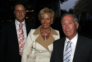 11-09-2006 SHOWBIZZ; FRANS MOLENAAR WEER MOOI EN VERRASSEND. De grootmeester van de haute couture in Nederland was weer verrassend en smaakvol. De mode van Molenaar was er een met strakke lijnen en geen gefrommel met stofjes of lintjes.Een creatie van Molenaar is het geld dik waard zo zei en liefhebster.Vele vips waren weer aanwezig in het te drukke Amstel hotel die eens moet gaan nadenken over een goed werkende airco. De show was top en na de show was de bitterbal natuurlijk geen verrassing meer. Frans Molenaar still going very strong.
foto: Albert den Iseger.