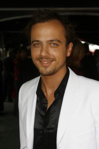 04-09-2006 SHOWBIZZ; VEERTIENDE EDITIE VAN AMSTERDAM DINER VOOR AIDSBESTRIJDING. Het was dit keer een Koninklijk Amsterdam Diner daar Prinses Mabel en Prins Friso aanwezig waren en zich kostelijk vermaakten tussen de vele gasten. De 1300 gasten genoten van veel life muziek van o.a.Angela Groothuizen,Ronnie Tober,Vulcano,Denise Jannah,Sandra Reemer, Liesbeth List en Ramses Shaffy en uit Amerika The Gibson Brothers.De avond begon met een emotioneel op treden van Ramses Shaffy die iedereen kippevel bezorgde. Robert Weyhenke de initiatiefnemer  van dit gala  kan terug kijken op een zeer geslaagde avond met een opbrengst van 460.000 euro voor de bestrijding van aids. Vele prominente gasten waren de gehele avond aanwezig namelijk: Boris Dittrich-Estelle Gullit-Tom Westenmeijer-Mart Visser-Frans Molenaar-Addy van den Krommenacker-Marisa Polin-Hans Hoogervorst-Ans en Sigrid Markus-Frits Wester-Leotien Borsato en Leco van Zadelhoff-Neelie Smit Kroes-Barbara de Loor-Jan Driessen-Mark Rutte-Tineke Verburg-Evert Santegoeds-Michiel en Pauline Mol-Ed Nijpels-John Jaakke-Ada Kok- Joop Wijn en natuurlijk Prins Friso en Prinses Mabel die maar niet genoeg konden krijgen van alle aandacht en genoten daarvan ook met volle teugen. Al met al een zeer geslaagde avond voor het goede doel.
foto: Albert den Iseger.