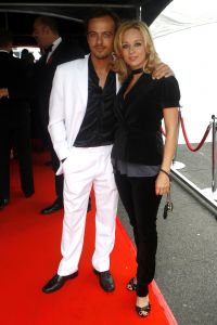 02-09-2006 SHOWBIZZ; KONINKLIJK AMSTERDAM DINER 2006. Heel ingetogen begon de veertiende editie van het jaarlijkse Amsterdam Diner voor aidsbestrijding in de volgepakte Heineken Music Hall.Maar op het einde swngde het als nooit tevoren.Meer dan 1200 gasten genoten van muziek,eten en drinken.
foto: Albert den Iseger.