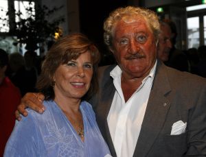 24-09-2006 SHOWBIZZ; WILLEKE ALBERTI JUBILEUMCONCERT IN LUXOR TE ROTTERDAM. GOUD zo heet de prachtige Princess Entertainment produktie die gisteren groots onthaald in het Luxor theater te Rotterdam. Meer dan 1500 gasten waren aanwezig om Willeke te zien schitteren samen met Brigitte Nijman en Frans Schraven op de Rotterdamse buhne. Met recht een gouden jubileum voor Willeke Alberti die al meer dan 50 jaar in the spotlights staat. Willeke gaf tijdens dit jublileumconcert een terugblik op haar glansrijke musicale carriere. Vele gasten genoten o.a. Andre van Duin-Frans Wijsglas-Annie de Reuver-Jaap Blokker-Boudewijn de Groot-Jeroen Krabbe-Bram Peper-Johnny de Mol-Dinand-Corry van Gorp-Eelco Brinkman-Tonny Eijk en vele anderen. 
foto; Albert den Iseger.