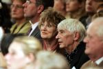 11-09-2006 SHOWBIZZ; FRANS MOLENAAR WEER MOOI EN VERRASSEND. De grootmeester van de haute couture in Nederland was weer verrassend en smaakvol. De mode van Molenaar was er een met strakke lijnen en geen gefrommel met stofjes of lintjes.Een creatie van Molenaar is het geld dik waard zo zei en liefhebster.Vele vips waren weer aanwezig in het te drukke Amstel hotel die eens moet gaan nadenken over een goed werkende airco. De show was top en na de show was de bitterbal natuurlijk geen verrassing meer. Frans Molenaar still going very strong.
foto: Albert den Iseger.