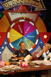 03-09-2006 SHOWBIZZ; LIFE AND COOKING DE EERSTE UITZENDING VAN SEIZOEN 2006-2007. Irene en Carlo hebben er weer zin in, de spontaniteit spetterde weer van de buis op zondagmiddag uiteraard weer met spraakmakende gasten oa. Sonja Bakker de dieetgoeroe die binnenkort haar eigen programma heeft bij SBS met Yfke Sturm het topmodel die het programma  Hollands next top model straks op de buis brengt en natuurlijk de Toppertjes met feest en drank.Voor de hapjes hebben ze weer Vincent en met het fleurige decor moeten ze straks weer vele kijkers trekken op de zondagmiddag vanaf 16.45 uur.
foto: Albert den Iseger.