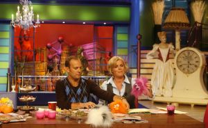 03-09-2006 SHOWBIZZ; LIFE AND COOKING DE EERSTE UITZENDING VAN SEIZOEN 2006-2007. Irene en Carlo hebben er weer zin in, de spontaniteit spetterde weer van de buis op zondagmiddag uiteraard weer met spraakmakende gasten oa. Sonja Bakker de dieetgoeroe die binnenkort haar eigen programma heeft bij SBS met Yfke Sturm het topmodel die het programma  Hollands next top model straks op de buis brengt en natuurlijk de Toppertjes met feest en drank.Voor de hapjes hebben ze weer Vincent en met het fleurige decor moeten ze straks weer vele kijkers trekken op de zondagmiddag vanaf 16.45 uur.
foto: Albert den Iseger.