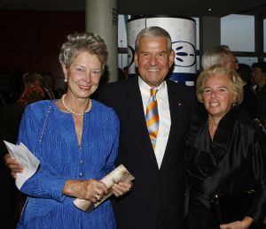 24-09-2006 SHOWBIZZ; WILLEKE ALBERTI JUBILEUMCONCERT IN LUXOR TE ROTTERDAM. GOUD zo heet de prachtige Princess Entertainment produktie die gisteren groots onthaald in het Luxor theater te Rotterdam. Meer dan 1500 gasten waren aanwezig om Willeke te zien schitteren samen met Brigitte Nijman en Frans Schraven op de Rotterdamse buhne. Met recht een gouden jubileum voor Willeke Alberti die al meer dan 50 jaar in the spotlights staat. Willeke gaf tijdens dit jublileumconcert een terugblik op haar glansrijke musicale carriere. Vele gasten genoten o.a. Andre van Duin-Frans Wijsglas-Annie de Reuver-Jaap Blokker-Boudewijn de Groot-Jeroen Krabbe-Bram Peper-Johnny de Mol-Dinand-Corry van Gorp-Eelco Brinkman-Tonny Eijk en vele anderen. 
foto; Albert den Iseger.