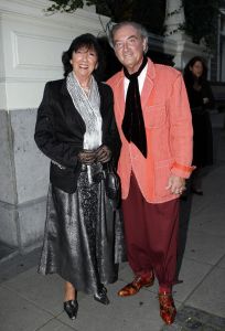 11-09-2006 SHOWBIZZ; FRANS MOLENAAR WEER MOOI EN VERRASSEND. De grootmeester van de haute couture in Nederland was weer verrassend en smaakvol. De mode van Molenaar was er een met strakke lijnen en geen gefrommel met stofjes of lintjes.Een creatie van Molenaar is het geld dik waard zo zei en liefhebster.Vele vips waren weer aanwezig in het te drukke Amstel hotel die eens moet gaan nadenken over een goed werkende airco. De show was top en na de show was de bitterbal natuurlijk geen verrassing meer. Frans Molenaar still going very strong.
foto: Albert den Iseger.