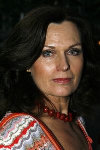 11-09-2006 SHOWBIZZ; FRANS MOLENAAR WEER MOOI EN VERRASSEND. De grootmeester van de haute couture in Nederland was weer verrassend en smaakvol. De mode van Molenaar was er een met strakke lijnen en geen gefrommel met stofjes of lintjes.Een creatie van Molenaar is het geld dik waard zo zei en liefhebster.Vele vips waren weer aanwezig in het te drukke Amstel hotel die eens moet gaan nadenken over een goed werkende airco. De show was top en na de show was de bitterbal natuurlijk geen verrassing meer. Frans Molenaar still going very strong.
foto: Albert den Iseger.