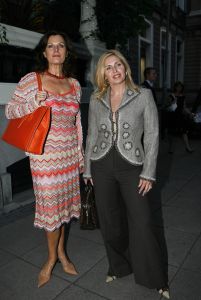 11-09-2006 SHOWBIZZ; FRANS MOLENAAR WEER MOOI EN VERRASSEND. De grootmeester van de haute couture in Nederland was weer verrassend en smaakvol. De mode van Molenaar was er een met strakke lijnen en geen gefrommel met stofjes of lintjes.Een creatie van Molenaar is het geld dik waard zo zei en liefhebster.Vele vips waren weer aanwezig in het te drukke Amstel hotel die eens moet gaan nadenken over een goed werkende airco. De show was top en na de show was de bitterbal natuurlijk geen verrassing meer. Frans Molenaar still going very strong.
foto: Albert den Iseger.