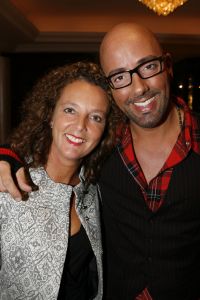 18-09-2006 SHOWBIZZ; SHEILA DE VRIES EN EEN JOINT VENTURE MET L OREAL TESAMEN OP DE CATWALK. De show voerde de naam Sheila de Vries, de collectie droeg kwaliteit uit met verfrissende kleuren waaronder veel de andere kleur zwart namelijk blauw.De prachtige show was voor de eerste keer in de Hotels van Oranje te Noordwijk.Wederom veel bewondering voor Sheila de Vries en haar team. Ook vandaag veel lovende woorden in de Nederlandese Media over de show van Sheila.
foto: Albert den Iseger