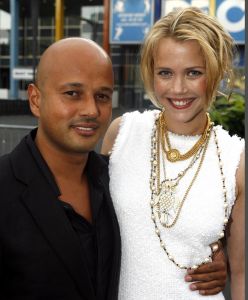 04-09-2006 SHOWBIZZ; VEERTIENDE EDITIE VAN AMSTERDAM DINER VOOR AIDSBESTRIJDING. Het was dit keer een Koninklijk Amsterdam Diner daar Prinses Mabel en Prins Friso aanwezig waren en zich kostelijk vermaakten tussen de vele gasten. De 1300 gasten genoten van veel life muziek van o.a.Angela Groothuizen,Ronnie Tober,Vulcano,Denise Jannah,Sandra Reemer, Liesbeth List en Ramses Shaffy en uit Amerika The Gibson Brothers.De avond begon met een emotioneel op treden van Ramses Shaffy die iedereen kippevel bezorgde. Robert Weyhenke de initiatiefnemer  van dit gala  kan terug kijken op een zeer geslaagde avond met een opbrengst van 460.000 euro voor de bestrijding van aids. Vele prominente gasten waren de gehele avond aanwezig namelijk: Boris Dittrich-Estelle Gullit-Tom Westenmeijer-Mart Visser-Frans Molenaar-Addy van den Krommenacker-Marisa Polin-Hans Hoogervorst-Ans en Sigrid Markus-Frits Wester-Leotien Borsato en Leco van Zadelhoff-Neelie Smit Kroes-Barbara de Loor-Jan Driessen-Mark Rutte-Tineke Verburg-Evert Santegoeds-Michiel en Pauline Mol-Ed Nijpels-John Jaakke-Ada Kok- Joop Wijn en natuurlijk Prins Friso en Prinses Mabel die maar niet genoeg konden krijgen van alle aandacht en genoten daarvan ook met volle teugen. Al met al een zeer geslaagde avond voor het goede doel.
foto: Albert den Iseger.