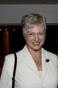 18-09-2006 SHOWBIZZ; SHEILA DE VRIES EN EEN JOINT VENTURE MET L OREAL TESAMEN OP DE CATWALK. De show voerde de naam Sheila de Vries, de collectie droeg kwaliteit uit met verfrissende kleuren waaronder veel de andere kleur zwart namelijk blauw.De prachtige show was voor de eerste keer in de Hotels van Oranje te Noordwijk.Wederom veel bewondering voor Sheila de Vries en haar team. Ook vandaag veel lovende woorden in de Nederlandese Media over de show van Sheila.
foto: Albert den Iseger