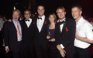 04-09-2006 SHOWBIZZ; VEERTIENDE EDITIE VAN AMSTERDAM DINER VOOR AIDSBESTRIJDING. Het was dit keer een Koninklijk Amsterdam Diner daar Prinses Mabel en Prins Friso aanwezig waren en zich kostelijk vermaakten tussen de vele gasten. De 1300 gasten genoten van veel life muziek van o.a.Angela Groothuizen,Ronnie Tober,Vulcano,Denise Jannah,Sandra Reemer, Liesbeth List en Ramses Shaffy en uit Amerika The Gibson Brothers.De avond begon met een emotioneel op treden van Ramses Shaffy die iedereen kippevel bezorgde. Robert Weyhenke de initiatiefnemer  van dit gala  kan terug kijken op een zeer geslaagde avond met een opbrengst van 460.000 euro voor de bestrijding van aids. Vele prominente gasten waren de gehele avond aanwezig namelijk: Boris Dittrich-Estelle Gullit-Tom Westenmeijer-Mart Visser-Frans Molenaar-Addy van den Krommenacker-Marisa Polin-Hans Hoogervorst-Ans en Sigrid Markus-Frits Wester-Leotien Borsato en Leco van Zadelhoff-Neelie Smit Kroes-Barbara de Loor-Jan Driessen-Mark Rutte-Tineke Verburg-Evert Santegoeds-Michiel en Pauline Mol-Ed Nijpels-John Jaakke-Ada Kok- Joop Wijn en natuurlijk Prins Friso en Prinses Mabel die maar niet genoeg konden krijgen van alle aandacht en genoten daarvan ook met volle teugen. Al met al een zeer geslaagde avond voor het goede doel.
foto: Albert den Iseger.