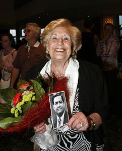 24-09-2006 SHOWBIZZ; WILLEKE ALBERTI JUBILEUMCONCERT IN LUXOR TE ROTTERDAM. GOUD zo heet de prachtige Princess Entertainment produktie die gisteren groots onthaald in het Luxor theater te Rotterdam. Meer dan 1500 gasten waren aanwezig om Willeke te zien schitteren samen met Brigitte Nijman en Frans Schraven op de Rotterdamse buhne. Met recht een gouden jubileum voor Willeke Alberti die al meer dan 50 jaar in the spotlights staat. Willeke gaf tijdens dit jublileumconcert een terugblik op haar glansrijke musicale carriere. Vele gasten genoten o.a. Andre van Duin-Frans Wijsglas-Annie de Reuver-Jaap Blokker-Boudewijn de Groot-Jeroen Krabbe-Bram Peper-Johnny de Mol-Dinand-Corry van Gorp-Eelco Brinkman-Tonny Eijk en vele anderen. 
foto; Albert den Iseger.