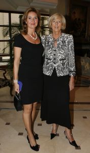 18-09-2006 SHOWBIZZ; SHEILA DE VRIES EN EEN JOINT VENTURE MET L OREAL TESAMEN OP DE CATWALK. De show voerde de naam Sheila de Vries, de collectie droeg kwaliteit uit met verfrissende kleuren waaronder veel de andere kleur zwart namelijk blauw.De prachtige show was voor de eerste keer in de Hotels van Oranje te Noordwijk.Wederom veel bewondering voor Sheila de Vries en haar team. Ook vandaag veel lovende woorden in de Nederlandese Media over de show van Sheila. 
foto: Albert den Iseger