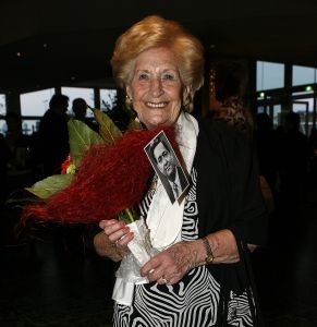 24-09-2006 SHOWBIZZ; WILLEKE ALBERTI JUBILEUMCONCERT IN LUXOR TE ROTTERDAM. GOUD zo heet de prachtige Princess Entertainment produktie die gisteren groots onthaald in het Luxor theater te Rotterdam. Meer dan 1500 gasten waren aanwezig om Willeke te zien schitteren samen met Brigitte Nijman en Frans Schraven op de Rotterdamse buhne. Met recht een gouden jubileum voor Willeke Alberti die al meer dan 50 jaar in the spotlights staat. Willeke gaf tijdens dit jublileumconcert een terugblik op haar glansrijke musicale carriere. Vele gasten genoten o.a. Andre van Duin-Frans Wijsglas-Annie de Reuver-Jaap Blokker-Boudewijn de Groot-Jeroen Krabbe-Bram Peper-Johnny de Mol-Dinand-Corry van Gorp-Eelco Brinkman-Tonny Eijk en vele anderen. 
foto; Albert den Iseger.