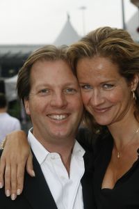04-09-2006 SHOWBIZZ; VEERTIENDE EDITIE VAN AMSTERDAM DINER VOOR AIDSBESTRIJDING. Het was dit keer een Koninklijk Amsterdam Diner daar Prinses Mabel en Prins Friso aanwezig waren en zich kostelijk vermaakten tussen de vele gasten. De 1300 gasten genoten van veel life muziek van o.a.Angela Groothuizen,Ronnie Tober,Vulcano,Denise Jannah,Sandra Reemer, Liesbeth List en Ramses Shaffy en uit Amerika The Gibson Brothers.De avond begon met een emotioneel op treden van Ramses Shaffy die iedereen kippevel bezorgde. Robert Weyhenke de initiatiefnemer  van dit gala  kan terug kijken op een zeer geslaagde avond met een opbrengst van 460.000 euro voor de bestrijding van aids. Vele prominente gasten waren de gehele avond aanwezig namelijk: Boris Dittrich-Estelle Gullit-Tom Westenmeijer-Mart Visser-Frans Molenaar-Addy van den Krommenacker-Marisa Polin-Hans Hoogervorst-Ans en Sigrid Markus-Frits Wester-Leotien Borsato en Leco van Zadelhoff-Neelie Smit Kroes-Barbara de Loor-Jan Driessen-Mark Rutte-Tineke Verburg-Evert Santegoeds-Michiel en Pauline Mol-Ed Nijpels-John Jaakke-Ada Kok- Joop Wijn en natuurlijk Prins Friso en Prinses Mabel die maar niet genoeg konden krijgen van alle aandacht en genoten daarvan ook met volle teugen. Al met al een zeer geslaagde avond voor het goede doel.
foto: Albert den Iseger.