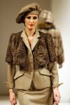 11-09-2006 SHOWBIZZ; FRANS MOLENAAR WEER MOOI EN VERRASSEND. De grootmeester van de haute couture in Nederland was weer verrassend en smaakvol. De mode van Molenaar was er een met strakke lijnen en geen gefrommel met stofjes of lintjes.Een creatie van Molenaar is het geld dik waard zo zei en liefhebster.Vele vips waren weer aanwezig in het te drukke Amstel hotel die eens moet gaan nadenken over een goed werkende airco. De show was top en na de show was de bitterbal natuurlijk geen verrassing meer. Frans Molenaar still going very strong.
foto: Albert den Iseger.