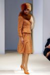 11-09-2006 SHOWBIZZ; FRANS MOLENAAR WEER MOOI EN VERRASSEND. De grootmeester van de haute couture in Nederland was weer verrassend en smaakvol. De mode van Molenaar was er een met strakke lijnen en geen gefrommel met stofjes of lintjes.Een creatie van Molenaar is het geld dik waard zo zei en liefhebster.Vele vips waren weer aanwezig in het te drukke Amstel hotel die eens moet gaan nadenken over een goed werkende airco. De show was top en na de show was de bitterbal natuurlijk geen verrassing meer. Frans Molenaar still going very strong.
foto: Albert den Iseger.