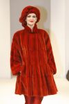 11-09-2006 SHOWBIZZ; FRANS MOLENAAR WEER MOOI EN VERRASSEND. De grootmeester van de haute couture in Nederland was weer verrassend en smaakvol. De mode van Molenaar was er een met strakke lijnen en geen gefrommel met stofjes of lintjes.Een creatie van Molenaar is het geld dik waard zo zei en liefhebster.Vele vips waren weer aanwezig in het te drukke Amstel hotel die eens moet gaan nadenken over een goed werkende airco. De show was top en na de show was de bitterbal natuurlijk geen verrassing meer. Frans Molenaar still going very strong.
foto: Albert den Iseger.