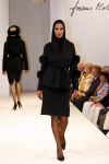 11-09-2006 SHOWBIZZ; FRANS MOLENAAR WEER MOOI EN VERRASSEND. De grootmeester van de haute couture in Nederland was weer verrassend en smaakvol. De mode van Molenaar was er een met strakke lijnen en geen gefrommel met stofjes of lintjes.Een creatie van Molenaar is het geld dik waard zo zei en liefhebster.Vele vips waren weer aanwezig in het te drukke Amstel hotel die eens moet gaan nadenken over een goed werkende airco. De show was top en na de show was de bitterbal natuurlijk geen verrassing meer. Frans Molenaar still going very strong.
foto: Albert den Iseger.