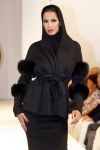 11-09-2006 SHOWBIZZ; FRANS MOLENAAR WEER MOOI EN VERRASSEND. De grootmeester van de haute couture in Nederland was weer verrassend en smaakvol. De mode van Molenaar was er een met strakke lijnen en geen gefrommel met stofjes of lintjes.Een creatie van Molenaar is het geld dik waard zo zei en liefhebster.Vele vips waren weer aanwezig in het te drukke Amstel hotel die eens moet gaan nadenken over een goed werkende airco. De show was top en na de show was de bitterbal natuurlijk geen verrassing meer. Frans Molenaar still going very strong.
foto: Albert den Iseger.