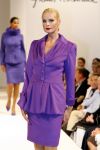 11-09-2006 SHOWBIZZ; FRANS MOLENAAR WEER MOOI EN VERRASSEND. De grootmeester van de haute couture in Nederland was weer verrassend en smaakvol. De mode van Molenaar was er een met strakke lijnen en geen gefrommel met stofjes of lintjes.Een creatie van Molenaar is het geld dik waard zo zei en liefhebster.Vele vips waren weer aanwezig in het te drukke Amstel hotel die eens moet gaan nadenken over een goed werkende airco. De show was top en na de show was de bitterbal natuurlijk geen verrassing meer. Frans Molenaar still going very strong.
foto: Albert den Iseger.