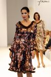 11-09-2006 SHOWBIZZ; FRANS MOLENAAR WEER MOOI EN VERRASSEND. De grootmeester van de haute couture in Nederland was weer verrassend en smaakvol. De mode van Molenaar was er een met strakke lijnen en geen gefrommel met stofjes of lintjes.Een creatie van Molenaar is het geld dik waard zo zei en liefhebster.Vele vips waren weer aanwezig in het te drukke Amstel hotel die eens moet gaan nadenken over een goed werkende airco. De show was top en na de show was de bitterbal natuurlijk geen verrassing meer. Frans Molenaar still going very strong.
foto: Albert den Iseger.