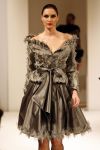 11-09-2006 SHOWBIZZ; FRANS MOLENAAR WEER MOOI EN VERRASSEND. De grootmeester van de haute couture in Nederland was weer verrassend en smaakvol. De mode van Molenaar was er een met strakke lijnen en geen gefrommel met stofjes of lintjes.Een creatie van Molenaar is het geld dik waard zo zei en liefhebster.Vele vips waren weer aanwezig in het te drukke Amstel hotel die eens moet gaan nadenken over een goed werkende airco. De show was top en na de show was de bitterbal natuurlijk geen verrassing meer. Frans Molenaar still going very strong.
foto: Albert den Iseger.