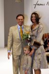 11-09-2006 SHOWBIZZ; FRANS MOLENAAR WEER MOOI EN VERRASSEND. De grootmeester van de haute couture in Nederland was weer verrassend en smaakvol. De mode van Molenaar was er een met strakke lijnen en geen gefrommel met stofjes of lintjes.Een creatie van Molenaar is het geld dik waard zo zei en liefhebster.Vele vips waren weer aanwezig in het te drukke Amstel hotel die eens moet gaan nadenken over een goed werkende airco. De show was top en na de show was de bitterbal natuurlijk geen verrassing meer. Frans Molenaar still going very strong.
foto: Albert den Iseger.