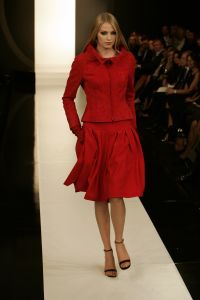 09-09-2006 SHOWBIZZ; MART VISSER COUTURE SHOW WINTER 2006-2007 HILTON AMSTERDAM. De talentvolle designer bracht weer een prachtrige couture show in het overvolle Hilton. Vele BNers waren weer aanwezig en iedereen was weer vol over hetgeen Mart Visser toonde.
foto: Albert den Iseger.
