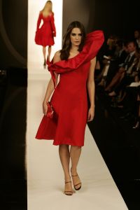 09-09-2006 SHOWBIZZ; MART VISSER COUTURE SHOW WINTER 2006-2007 HILTON AMSTERDAM. De talentvolle designer bracht weer een prachtrige couture show in het overvolle Hilton. Vele BNers waren weer aanwezig en iedereen was weer vol over hetgeen Mart Visser toonde.
foto: Albert den Iseger.