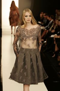 09-09-2006 SHOWBIZZ; MART VISSER COUTURE SHOW WINTER 2006-2007 HILTON AMSTERDAM. De talentvolle designer bracht weer een prachtrige couture show in het overvolle Hilton. Vele BNers waren weer aanwezig en iedereen was weer vol over hetgeen Mart Visser toonde.
foto: Albert den Iseger.