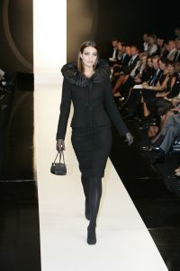 09-09-2006 SHOWBIZZ; MART VISSER COUTURE SHOW WINTER 2006-2007 HILTON AMSTERDAM. De talentvolle designer bracht weer een prachtrige couture show in het overvolle Hilton. Vele BNers waren weer aanwezig en iedereen was weer vol over hetgeen Mart Visser toonde.
foto: Albert den Iseger.