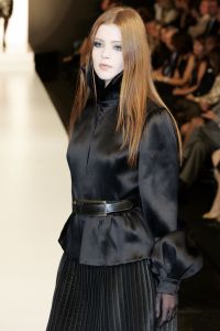 09-09-2006 SHOWBIZZ; MART VISSER COUTURE SHOW WINTER 2006-2007 HILTON AMSTERDAM. De talentvolle designer bracht weer een prachtrige couture show in het overvolle Hilton. Vele BNers waren weer aanwezig en iedereen was weer vol over hetgeen Mart Visser toonde.
foto: Albert den Iseger.