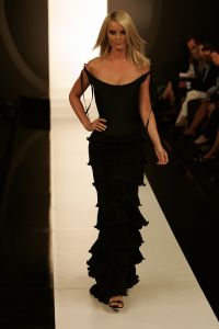 09-09-2006 SHOWBIZZ; MART VISSER COUTURE SHOW WINTER 2006-2007 HILTON AMSTERDAM. De talentvolle designer bracht weer een prachtrige couture show in het overvolle Hilton. Vele BNers waren weer aanwezig en iedereen was weer vol over hetgeen Mart Visser toonde.
foto: Albert den Iseger.