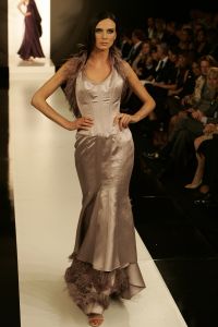 09-09-2006 SHOWBIZZ; MART VISSER COUTURE SHOW WINTER 2006-2007 HILTON AMSTERDAM. De talentvolle designer bracht weer een prachtrige couture show in het overvolle Hilton. Vele BNers waren weer aanwezig en iedereen was weer vol over hetgeen Mart Visser toonde.
foto: Albert den Iseger.