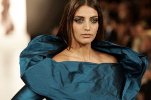 09-09-2006 SHOWBIZZ; MART VISSER COUTURE SHOW WINTER 2006-2007 HILTON AMSTERDAM. De talentvolle designer bracht weer een prachtrige couture show in het overvolle Hilton. Vele BNers waren weer aanwezig en iedereen was weer vol over hetgeen Mart Visser toonde.
foto: Albert den Iseger.