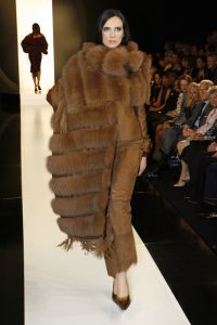 09-09-2006 SHOWBIZZ; MART VISSER COUTURE SHOW WINTER 2006-2007 HILTON AMSTERDAM. De talentvolle designer bracht weer een prachtrige couture show in het overvolle Hilton. Vele BNers waren weer aanwezig en iedereen was weer vol over hetgeen Mart Visser toonde.
foto: Albert den Iseger.